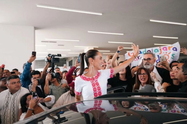 JALISCO RECIBE A CLAUDIA SHEINBAUM ENTRE PORRAS, MARIACHI Y MUCHO CARIÑO