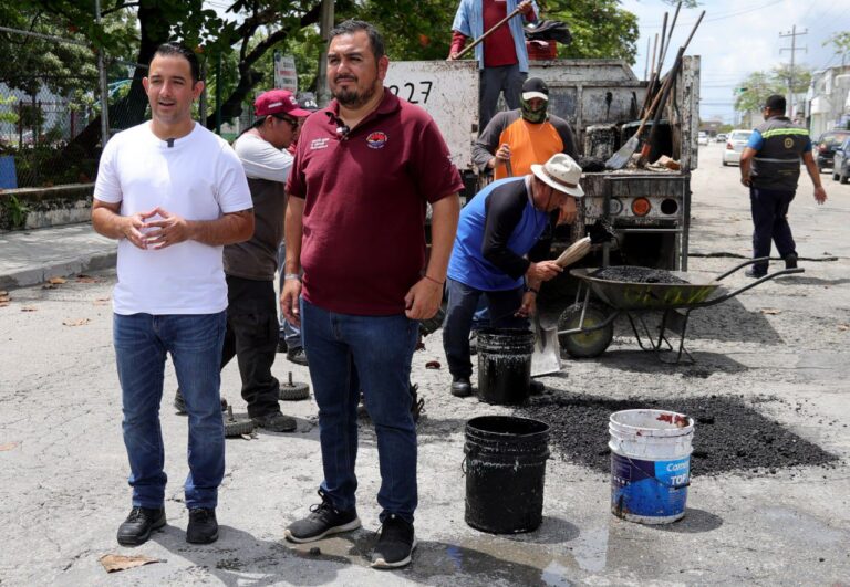 IMPLEMENTA PABLO GUTIÉRREZ BRIGADAS DE BACHEO EN CALLES Y AVENIDAS DE CANCÚN