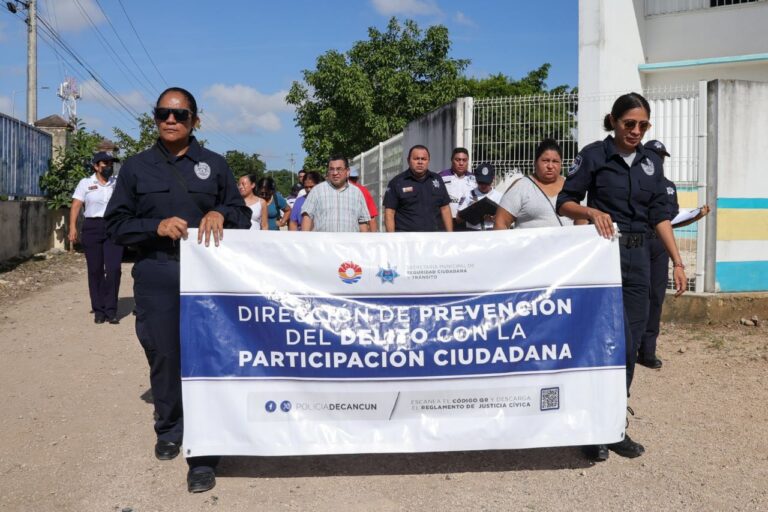 AUTORIDADES MUNICIPALES ESCUCHAN Y ATIENDEN A LOS CANCUNENSES