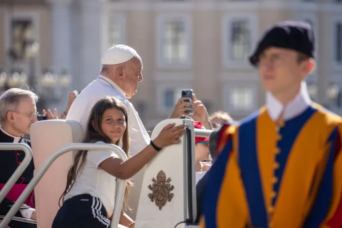 El Papa Francisco aconseja a los sacerdotes que la homilía no dure más de 8 minutos para que la gente “no se duerma”
