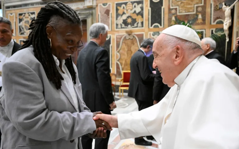 El Papa Francisco recibe a cómicos de todo el mundo cuyo talento “hace sonreír también a Dios”