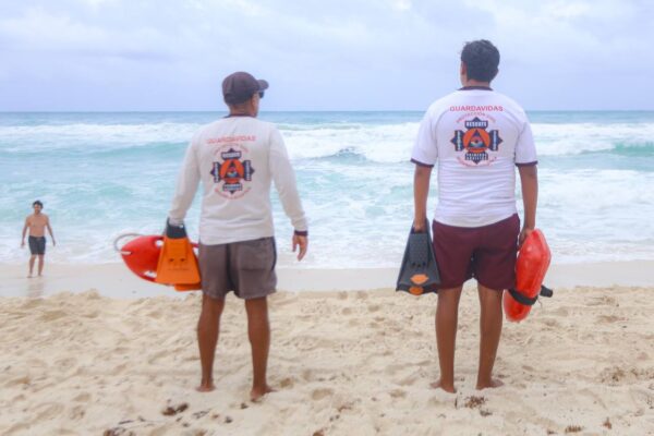 PLAYAS DE CANCÚN, LISTAS CON GUARDAVIDAS PARA RECIBIR A VACACIONISTAS EN EL VERANO