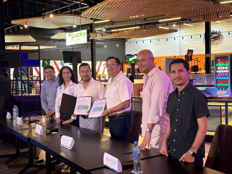 FIRMAN CONVENIO DE COLABORACIÓN GO OUTLET RIVIERA MAYA, EL CENTRO DE ENTRETENIMIENTO INTRÉPOLI CON EL SINDICATO DE TAXISTAS DE CANCÚN “ANDRES QUINTANA ROO”