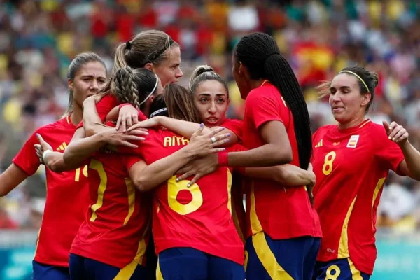España le remonta a Japón en el futbol femenil de París