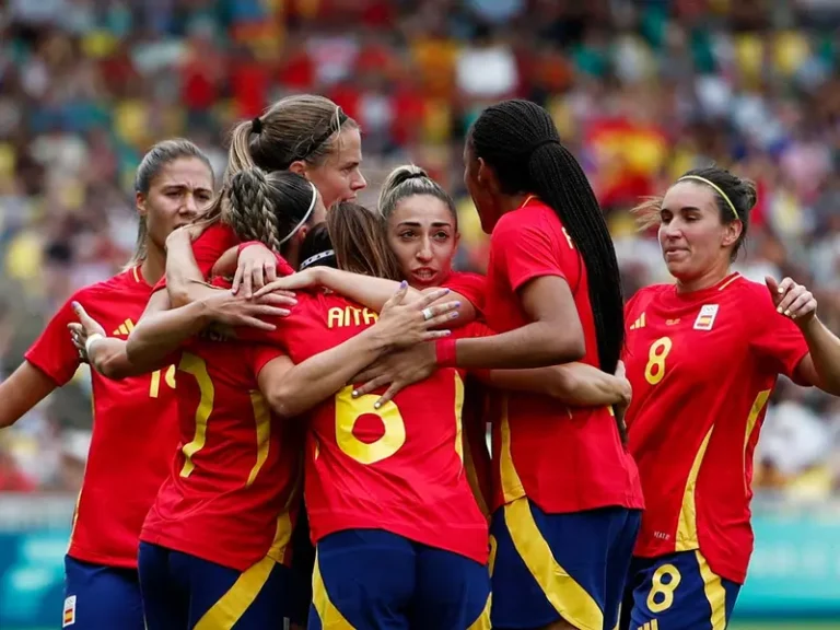 España le remonta a Japón en el futbol femenil de París