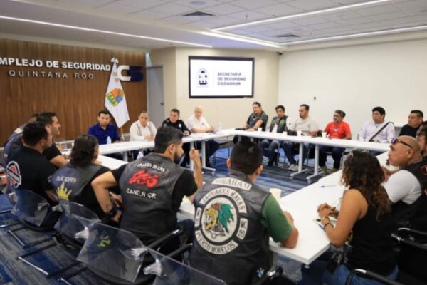 Diálogo constructivo entre motociclistas y autoridades en Quintana Roo para analizar reformas a la Ley de Movilidad.