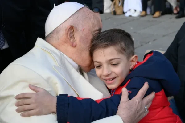 El Papa Francisco insta a crear una “alianza” entre jóvenes y ancianos para construir una sociedad fraterna
