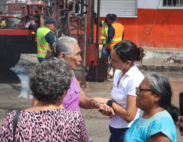 REFUERZA ANA PATY PERALTA LABORES DE LIMPIEZA ANTE LLUVIAS