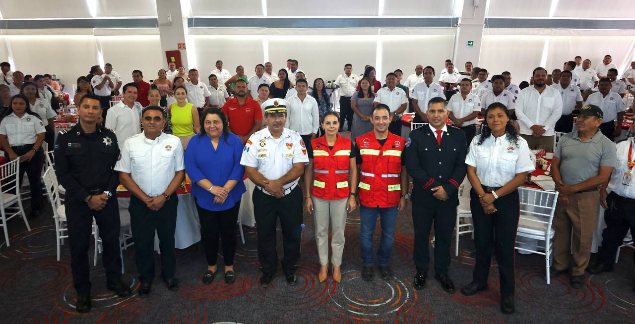 DESTACA ANA PATY PERALTA A BOMBEROS COMO HÉROES Y HEROÍNAS DE CANCÚN