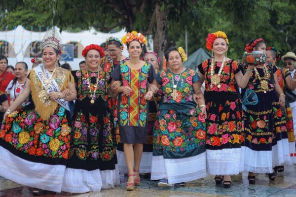 AMPLÍA ANA PATY PERALTA LA FIESTA DE LA “GUELAGUETZA CANCÚN 2024”