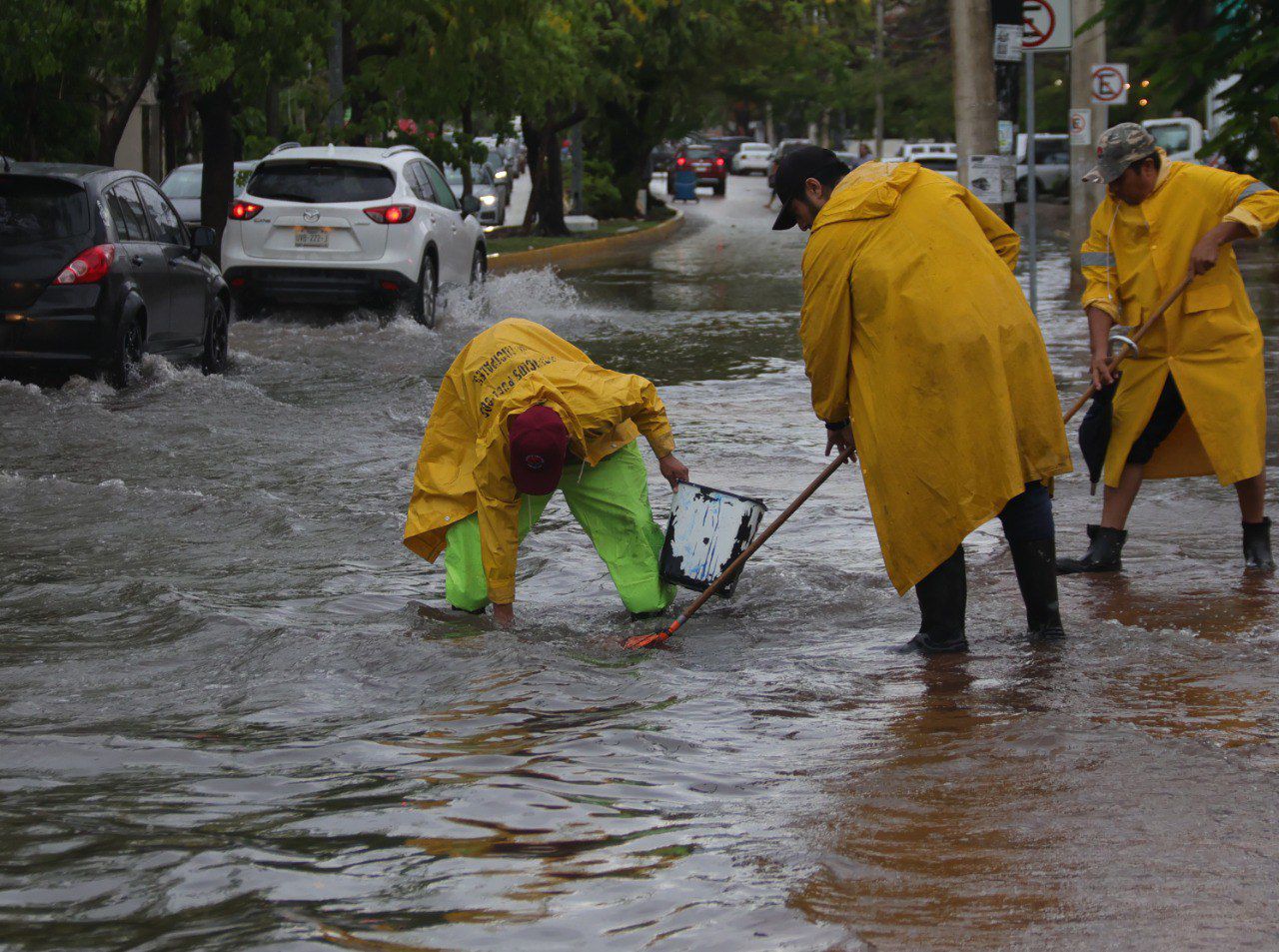 ATIENDEN SERVICIOS PÚBLICOS DE CANCÚN AFECTACIONES POR LLUVIAS