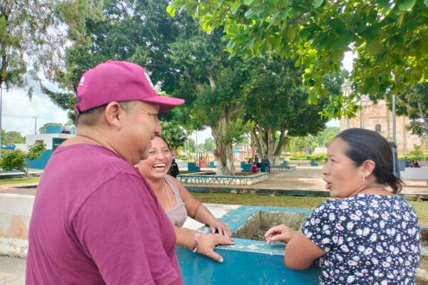 Jornada de limpieza y atención al alumbrado en Sabán, Erik Borges Yam une a las familias con trabajo que beneficia al pueblo.