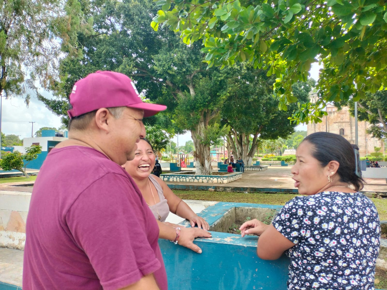 Jornada de limpieza y atención al alumbrado en Sabán, Erik Borges Yam une a las familias con trabajo que beneficia al pueblo.