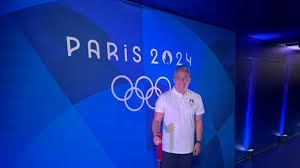 Fernando Platas presume honor en Juegos Olímpicos Paris 2024