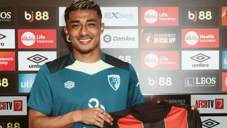 Julián Araujo, anunciado oficialmente como nuevo jugador del Bournemouth