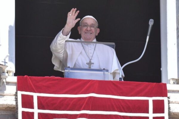 Papa Francisco: No es fácil seguir a Jesús, pero sólo Él tiene “palabras de vida eterna”