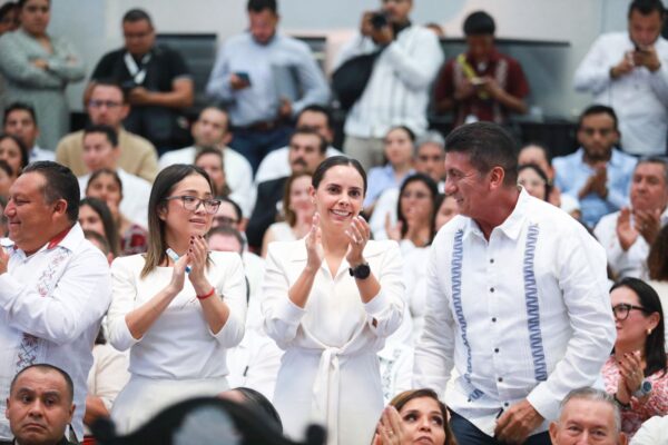 ENALTECE ANA PATY PERALTA ORGULLO DE SER QUINTANARROENSE Y CANCUNENSE