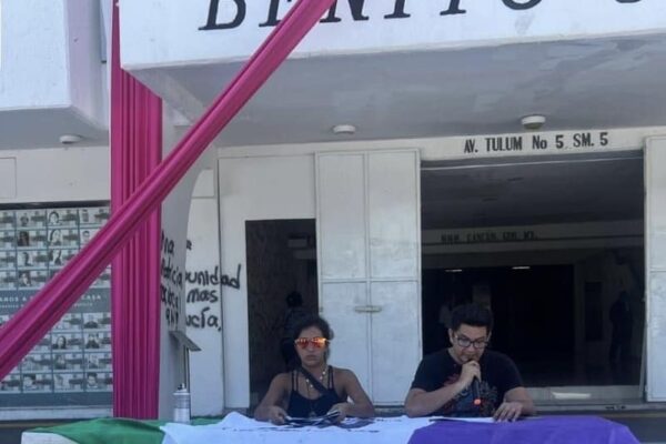 EL COMITÉ DE VÍCTIMAS DEL 9N ANUNCIA BLOQUEOS Y PROTESTAS, GRAFITEANDO EL PALACIO MUNICIPAL COMO MUESTRA DE ENOJO