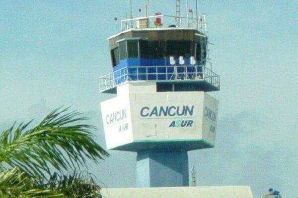 AEROPUERTO DE CANCÚN ACUMULA TRES MESES DE TENDENCIA A LA BAJA