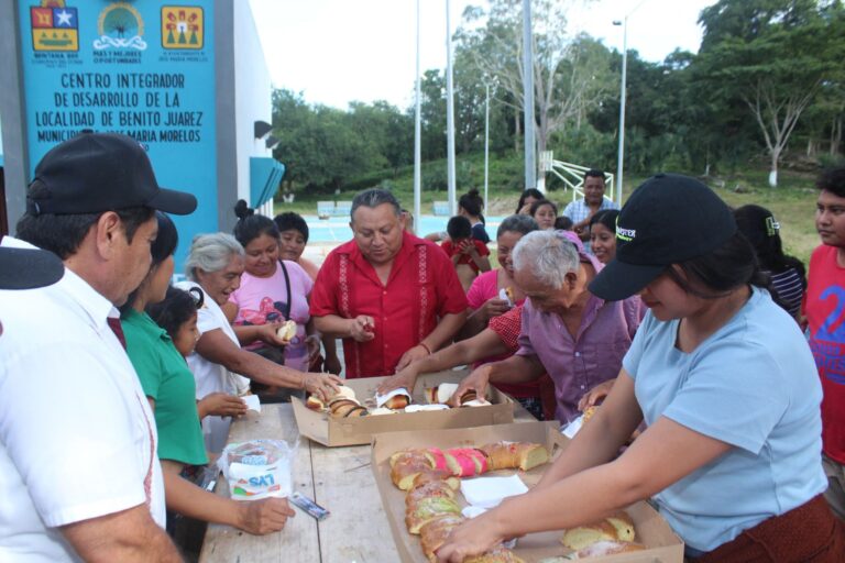 ERIK BORGES YAM CELEBRA EL "DÍA DE REYES" CON TRADICIONAL CORTE DE ROSCA JUNTO CON FAMILIAS DE COMUNIDADES RURALES